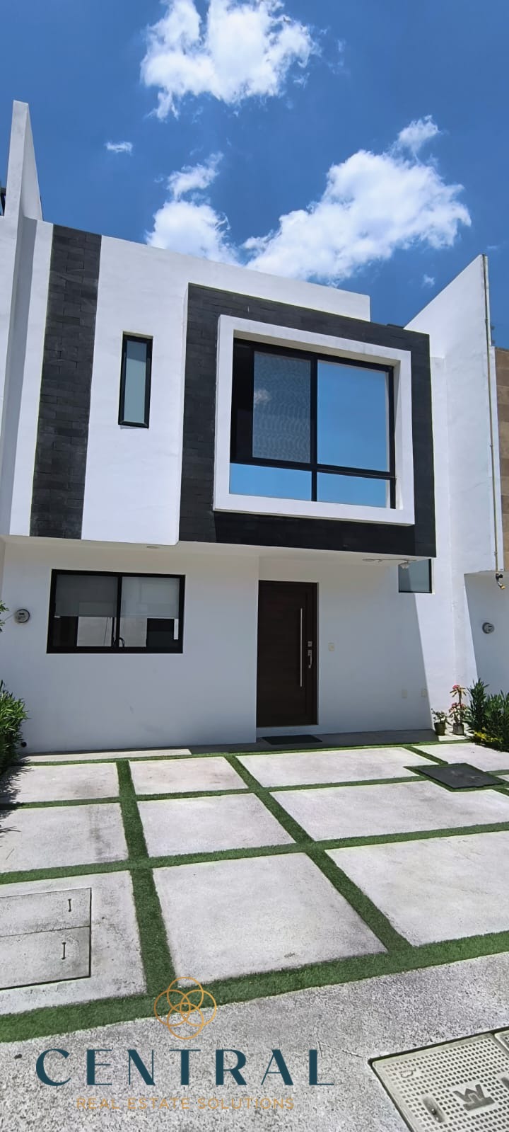 Casa en Renta en Los Robles Zibatá a unos minutos de la Universidad Anáhuac $17,000 M.N. (Rentada) 